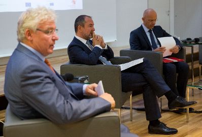 Am 29. September 2016 fand die Pr&auml;sentation &quot;Kultur bringt's! Die Europ&auml;ische Kulturhauptstadt als Chance f&uuml;r nachhaltige Stadtentwicklung&quot; im Haus der Europ&auml;ischen Union statt. Im Bild (v.l.n.r) der deutsche Kulturpolitiker Oliver Scheytt, Kanzleramtsminister Thomas Drozda und der Generalsekret&auml;r des St&auml;dtebunds Thomas Weninger bei der Er&ouml;ffnung.