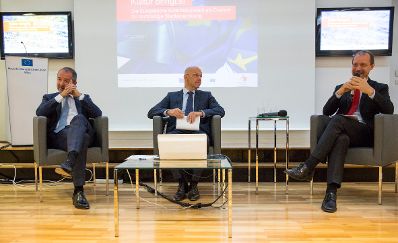 Am 29. September 2016 fand die Pr&auml;sentation &quot;Kultur bringt's! Die Europ&auml;ische Kulturhauptstadt als Chance f&uuml;r nachhaltige Stadtentwicklung&quot; im Haus der Europ&auml;ischen Union statt. Im Bild (v.l.n.r) Kanzleramtsminister Thomas Drozda, der Generalsekret&auml;r des St&auml;dtebunds Thomas Weninger und der Leiter der Vertretung der Europ&auml;ischen Kommission J&ouml;rg Wojahn bei der Er&ouml;ffnung.