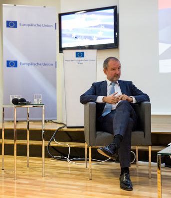 Am 29. September 2016 fand die Pr&auml;sentation &quot;Kultur bringt's! Die Europ&auml;ische Kulturhauptstadt als Chance f&uuml;r nachhaltige Stadtentwicklung&quot; im Haus der Europ&auml;ischen Union statt. Im Bild Kanzleramtsminister Thomas Drozda bei der Er&ouml;ffnung.