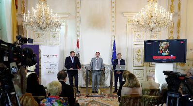 Am 30. September 2016 fand im Bundeskanzleramt ein Pressegespr&auml;ch zum Thema ORF-TVthek goes school &ndash; Videoarchiv &quot;&Ouml;sterreichs Zeitzeugen&quot; statt. Im Bild (v.l.n.r.) Willi Mernyi, Vorsitzender des Mauthausen Komitee &Ouml;sterreich, Kanzleramtsminister Thomas Drozda und ORF-Generaldirektor Alexander Wrabetz. 