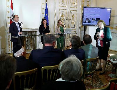 Am 30. September 2016 fand im Bundeskanzleramt ein Pressegespr&auml;ch zum Thema ORF-TVthek goes school &ndash; Videoarchiv &quot;&Ouml;sterreichs Zeitzeugen&quot; statt. Im Bild Zeitzeugin K&auml;the Sasso (r.).