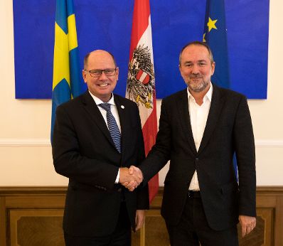 Am 7. Oktober 2016 empfing Kanzleramtsminister Thomas Drozda (r.) den Pr&auml;sidenten des Schwedischen Reichstags Urban Ahlin (l.) zu einem Arbeitsgespr&auml;ch.