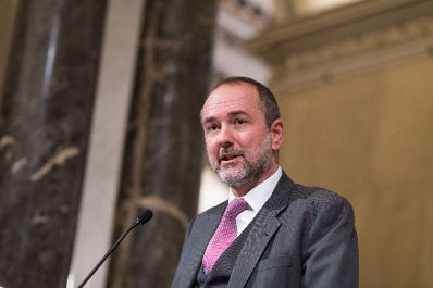 Am 18. Oktober 2016 er&ouml;ffnete Kunst- und Kulturminister Thomas Drozda (im Bild) die Ausstellung &quot;Wie alles begann. Von Galaxien, Quarks und Kollisionen&quot; im Naturhistorischen Museum Wien.