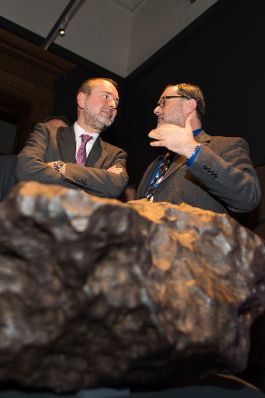Am 18. Oktober 2016 er&ouml;ffnete Kunst- und Kulturminister Thomas Drozda (l.) die Ausstellung &quot;Wie alles begann. Von Galaxien, Quarks und Kollisionen&quot; im Naturhistorischen Museum Wien. Im Bild mit dem Generaldirektor des Naturhistorischen Museums Wien Christian K&ouml;berl (r.).