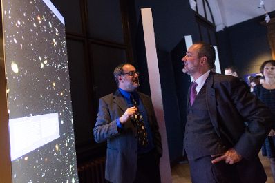 Am 18. Oktober 2016 er&ouml;ffnete Kunst- und Kulturminister Thomas Drozda (r.) die Ausstellung &quot;Wie alles begann. Von Galaxien, Quarks und Kollisionen&quot; im Naturhistorischen Museum Wien. Im Bild mit dem Generaldirektor des Naturhistorischen Museums Wien Christian K&ouml;berl (l.).