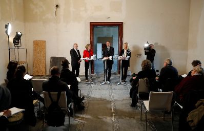 Am 20. Oktober 2016 lud Kunst- und Kulturminister Thomas Drozda zu einem Mediengespr&auml;ch zum Thema &quot;Haus der Geschichte &Ouml;sterreich 2018&quot;. Im Bild (v.l.n.r.) Oliver Rathkolb, Vorstand des Instituts f&uuml;r Zeitgeschichte, Sabine Haag, Generaldirektorin des Kunsthistorischen Museums, Kunst- und Kulturminister Thomas Drozda und Johanna Rachinger, Generaldirektorin der &Ouml;sterreichischen Nationalbibliothek.