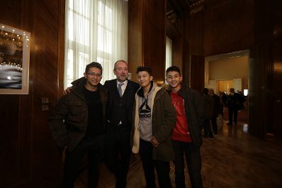 Am 26. Oktober 2016 empfing Kanzleramtsminister Thomas Drozda im Rahmen des Nationalfeiertages Besucherinnen und Besucher im Bundeskanzleramt.