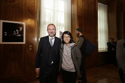Am 26. Oktober 2016 empfing Kanzleramtsminister Thomas Drozda im Rahmen des Nationalfeiertages Besucherinnen und Besucher im Bundeskanzleramt.