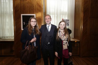 Am 26. Oktober 2016 empfing Kanzleramtsminister Thomas Drozda im Rahmen des Nationalfeiertages Besucherinnen und Besucher im Bundeskanzleramt.