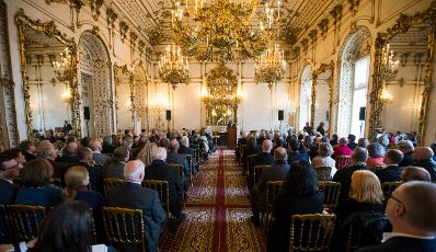 Am 3. November &uuml;berreichte Kunst- und Kulturminister Thomas Drozda das &Ouml;sterreichische Ehrenkreuz f&uuml;r Wissenschaft und Kunst I. Klasse an Ursula Pasterk.