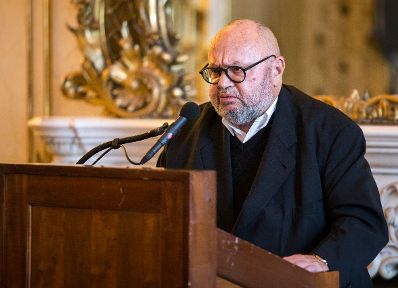 Am 3. November &uuml;berreichte Kunst- und Kulturminister Thomas Drozda das &Ouml;sterreichische Ehrenkreuz f&uuml;r Wissenschaft und Kunst I. Klasse an Ursula Pasterk. Im Bild Laudator Franz Schuh.