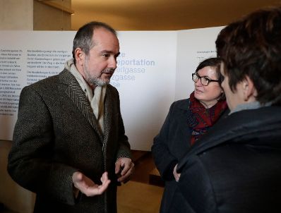 Am 8. November 2016 er&ouml;ffnete Kunst- und Kulturminister Thomas Drozda (l.) die Ausstellung &quot;Letzte Orte vor der Deportation&quot; in der Krypta des Heldendenkmals.