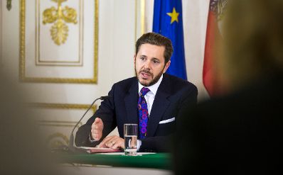 Am 15. November 2016 fand das Medienbriefing &uuml;ber die Regierungssitzung statt. Im Bild Staatssekret&auml;r Harald Mahrer.