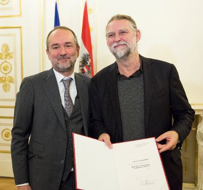 Am 16. November 2016 verlieh Kunst- und Kulturminister Thomas Drozda (l.) den &Ouml;sterreichischen Staatspreis f&uuml;r Kulturpublizistik an Alfred Noll (r.).
