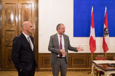 Am 18. November 2016 empfing Kunst- und Kulturminister Thomas Drozda (r.) den Vorsteher des Eidgen&ouml;ssischen Departement des Innern, Bundesrat Alain Berset (l.) zu einem bilateralen Arbeitsgespr&auml;ch.