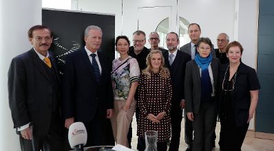 Am 14. Dezember 2016 fand im Ringturm die Nominierungspressekonferenz des &Ouml;sterreichischen Filmpreises statt. Im Bild (v.l.n.r) Josef Bitzinger, Wirtschaftskammer Wien, Bundesminister Reinhold Mitterlehner, Ursula Strauss, Pr&auml;sidentin der Akademie des &Ouml;sterreichischen Films, Stefan Ruzowitzky, Pr&auml;sident der Akademie des &Ouml;sterreichischen Films, Kathrin Zechner, Fernsehdirektorin des ORF, Peter Payer, Regisseur, Kunst- und Kulturminister Thomas Drozda, Stadtrat Andreas Mailath-Pokorny, Teresa Indjein, Leiterin der Kultursektion im BMeiA, Josef Aichholzer, Vorstand der Akademie des &Ouml;sterreichischen Films und Marlene Ropac, Gesch&auml;ftsf&uuml;hrung der Akademie des &Ouml;sterreichischen Films.