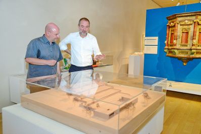Am 21. Juli 2016 verlieh Kunst- und Kulturminister Thomas Drozda (r.) den &Ouml;sterreichischen Museumspreis an das Vorarlberg Museum in Bregenz. Im Bild mit Direktor Andreas Rudigier (l.).