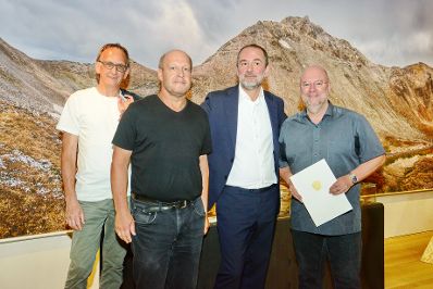 Am 21. Juli 2016 verlieh Kunst- und Kulturminister Thomas Drozda (m.r.) den &Ouml;sterreichischen Museumspreis an das Vorarlberg Museum in Bregenz. Im Bild mit Direktor Andreas Rudigier (r.).