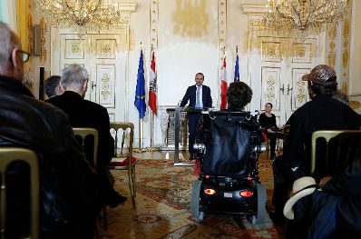 Am 29. September 2016 verlieh Kunst- und Kulturminister Thomas Drozda (im Bild) den Staatspreis f&uuml;r k&uuml;nstlerische Fotografie an Margherita Spiluttini.