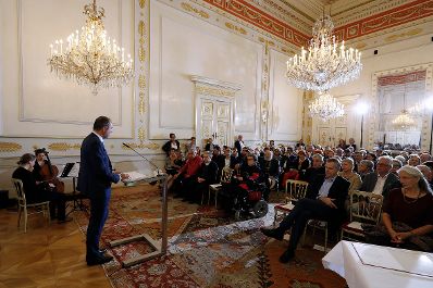 Am 29. September 2016 verlieh Kunst- und Kulturminister Thomas Drozda (l.) den Staatspreis f&uuml;r k&uuml;nstlerische Fotografie an Margherita Spiluttini.