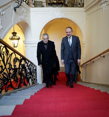 Am 10. J&auml;nner 2017 empfing Kanzleramtsminister Thomas Drozda (r.) den designierten Bundespr&auml;sidenten Alexander Van der Bellen (l.) zu einem Gespr&auml;ch.
