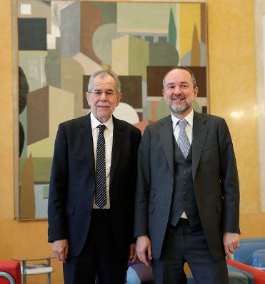 Am 10. J&auml;nner 2017 empfing Kanzleramtsminister Thomas Drozda (r.) den designierten Bundespr&auml;sidenten Alexander Van der Bellen (l.) zu einem Gespr&auml;ch.