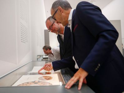 Am 22. Juni 2017 er&ouml;ffnete Kunst- und Kulturminister Thomas Drozda die Gustav Klimt Ausstellung im Belvedere.