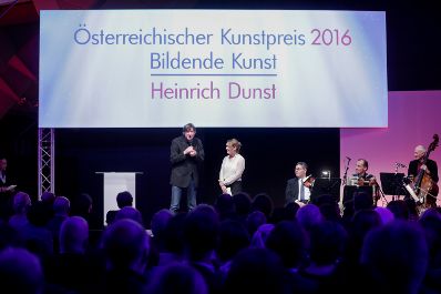 Am 25. J&auml;nner 2017 er&ouml;ffnete Kunst- und Kulturminister Thomas Drozda die Preisverleihung "&Ouml;sterreichischer Kunstpreis 2016".Im Bild der Preistr&auml;ger Heinrich Durst (l.).
