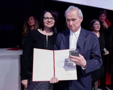 Am 25. J&auml;nner 2017 er&ouml;ffnete Kunst- und Kulturminister Thomas Drozda die Preisverleihung "Hans Hollein-Kunstpreis 2016". Im Bild der Preistr&auml;ger Hermann Czech (r.) und Sektionschefin Andrea Ecker (l.).