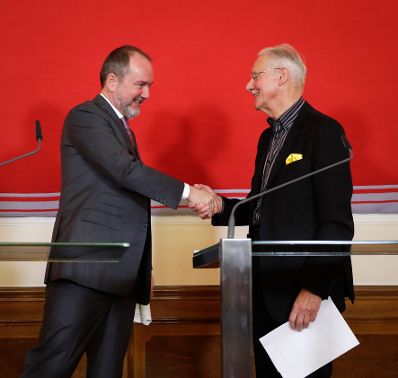 Am 16. Februar 2017 gab Kunst- und Kulturminister Thomas Drozda (l.) gemeinsam mit dem Direktor der Albertina Klaus Albrecht Schr&ouml;der und Karlheinz Essl (r.) eine Pressekonferenz zur &Uuml;bergabe der Sammlung Essl an die Albertina.