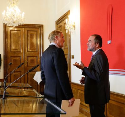 Am 16. Februar 2017 gab Kunst- und Kulturminister Thomas Drozda (r.) gemeinsam mit dem Direktor der Albertina Klaus Albrecht Schr&ouml;der (l.) und Karlheinz Essl eine Pressekonferenz zur &Uuml;bergabe der Sammlung Essl an die Albertina.