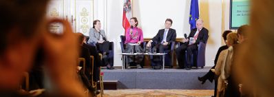 Am 23. Februar 2017 fand im Bundeskanzleramt anl&auml;sslich des 11. Europ&auml;ischen Datenschutztages die Veranstaltung 'Das neue Datenschutzrecht in der Europ&auml;ischen Union' statt. Im Bild (v.l.n.r.) Leiterin der Datenschutzbeh&ouml;rde Andrea Jelinek, Sarah Spiekermann von der Wirtschaftsuniversit&auml;t Wien, Nikolaus Forg&oacute; von der Leibniz Universit&auml;t Hannover und Johann Maier Vorsitzender des Datenschutzrates.