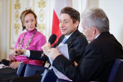 Am 23. Februar 2017 fand im Bundeskanzleramt anl&auml;sslich des 11. Europ&auml;ischen Datenschutztages die Veranstaltung 'Das neue Datenschutzrecht in der Europ&auml;ischen Union' statt. Im Bild Sarah Spiekermann von der Wirtschaftsuniversit&auml;t Wien (l.), Nikolaus Forg&oacute; von der Leibniz Universit&auml;t Hannover (m.) und Johann Maier Vorsitzender des Datenschutzrates(l.).