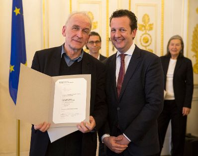 Am 9. M&auml;rz 2017 fand die Staatspreisverleihung f&uuml;r die "Sch&ouml;nsten B&uuml;cher &Ouml;sterreichs" statt. Im Bild der Pr&auml;sident des Hauptverbandes des &Ouml;sterreichischen Buchhandels, Benedikt F&ouml;ger (r.) mit Johannes Schlebr&uuml;gge (l.).