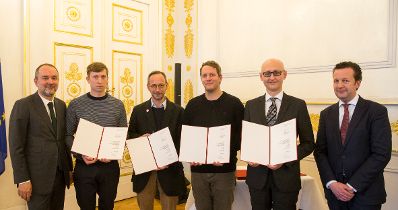 Am 9. M&auml;rz 2017 fand die Staatspreisverleihung f&uuml;r die "Sch&ouml;nsten B&uuml;cher &Ouml;sterreichs" statt. Im Bild Kunst- und Kulturminister Thomas Drozda und Benedikt F&ouml;ger mit den Preistr&auml;gern Manuel Radde, Alexander Lellek, Niko Wahl, Tal Adler und Philip Rohrbach.