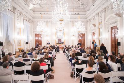 Am 24. M&auml;rz 2017 besuchte Kunst- und Kulturminister Thomas Drozda die Ausstellung "Woman Power" von Maria Lassnig im Palazzo Pitti in Florenz.