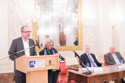 Am 24. M&auml;rz 2017 besuchte Kunst- und Kulturminister Thomas Drozda die Ausstellung "Woman Power" von Maria Lassning im Palazzo Pitti in Florenz.