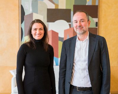 Am 18. April 2017 stellte Kunst- und Kultusminister Thomas Drozda (r.) die Kommissarin der Architektur-Biennale Verena Konrad (l.), Leiterin des Vorarlberger Architektur Instituts, vor.