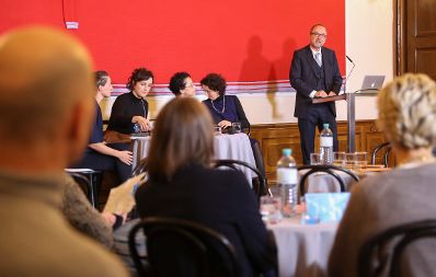 Am 19. April fand die Diskussionsreihe &bdquo;Open Space&ldquo; mit Bundesminister Thomas Drozda, Maria Lisogorskaya, Isolde Charim, Verena Konrad und Angelika Fitz statt.