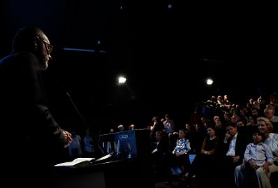 Am 5. Mai 2017 er&ouml;ffnete Kunst- und Kulturminister Thomas Drozda (l.) die Ausstellung - Feministische Avantgarde der 1970er-Jahre - im MUMOK.