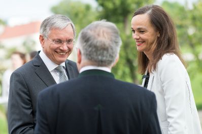 Am 25. Mai 2017 lud Kunst- und Kulturminister Thomas Drozda zum Empfang in der Orangerie anl&auml;sslich des Sommernachtskonzert der Wiener Philharmoniker. Im Bild (v.l.) Sozialminister Alois St&ouml;ger und Bildungsministerin Sonja Hammerschmid
