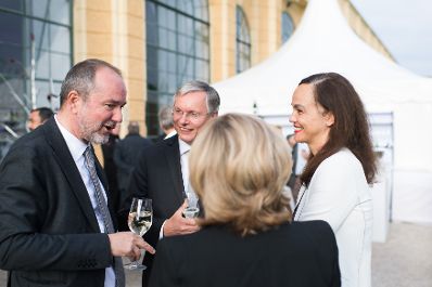 Am 25. Mai 2017 lud Kunst- und Kulturminister Thomas Drozda (l.) zum Empfang in der Orangerie anl&auml;sslich des Sommernachtskonzert der Wiener Philharmoniker. Im Bild mit Sozialminister Alois St&ouml;ger (m.) und Bildungsministerin Sonja Hammerschmid (r.)