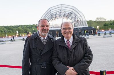 Am 25. Mai 2017 lud Kunst- und Kulturminister Thomas Drozda (l.) zum Empfang in der Orangerie anl&auml;sslich des Sommernachtskonzert der Wiener Philharmoniker. Im Bild mit Vizekanzler und Justizminister Wolfgang Brandstetter.