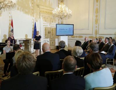 Am 31. Mai 2017 bestellte der Bundeskanzler Vertreterinnen und Vertreter der Wirtschaft zu Mitgliedern der bei der Bundesanstalt "Statistik &Ouml;sterreich" eingerichteten Wirtschaftskurie. Im Bild Sektionschefin Nicole Bayer.