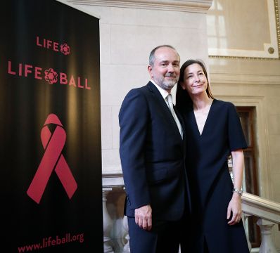 Am 6. Juni 2017 besuchte Kunst- und Kulturminister Thomas Drozda (l.) das Life-Ball Celebration Concert im Burgtheater. Im Bild mit Isabella Drozda (r.).