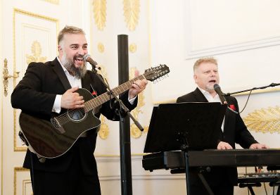 Am 12. Juni 2017 &uuml;berreichte Kunst- und Kulturminister Thomas Drozda das Goldene Ehrenzeichen f&uuml;r Verdienste um die Republik &Ouml;sterreich an Desir&eacute;e Treichl-St&uuml;rgkh.