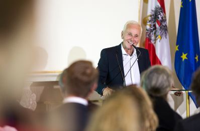 Am 25. Juli 2017 &uuml;berreichte Kunst- und Kulturminister Thomas Drozda das Goldene Ehrenzeichen f&uuml;r Verdienste um die Republik &Ouml;sterreich an Klaus Eberhartinger (im Bild).