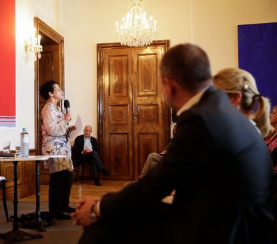 Am 12. September 2017 lud Kunst- und Kulturminister Thomas Drozda zur OPEN:SPACE Diskussionsreihe zum Thema &bdquo;Bedingungsloses Grundeinkommen?&ldquo;. Im Bild die Moderatorin Isolde Charim.