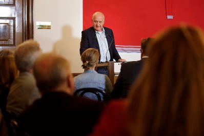 Am 12. September 2017 lud Kunst- und Kulturminister Thomas Drozda zur OPEN:SPACE Diskussionsreihe zum Thema &bdquo;Bedingungsloses Grundeinkommen?&ldquo;. Im Bild der Gr&uuml;nder der Drogeriekette dm Werner G&ouml;tz.