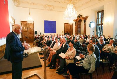 Am 12. September 2017 lud Kunst- und Kulturminister Thomas Drozda zur OPEN:SPACE Diskussionsreihe zum Thema &bdquo;Bedingungsloses Grundeinkommen?&ldquo;. Im Bild der Gr&uuml;nder der Drogeriekette dm Werner G&ouml;tz.